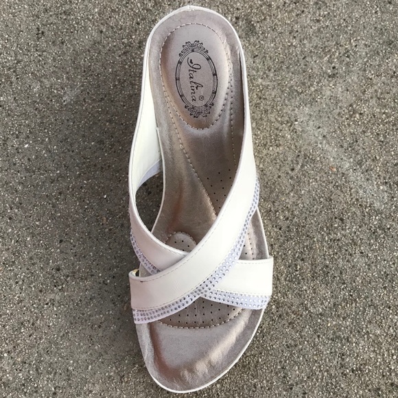 π₯πΎπ½π΄ π»π΄π΅π
π₯ Size 10 dressy white WEDGE - Picture 2 of 4